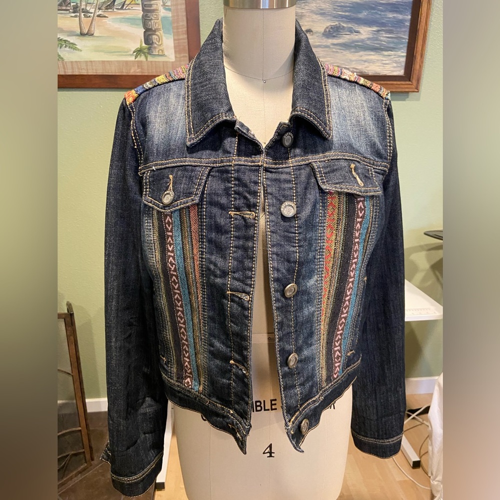 Hot Kiss Denim jacket size L with Southwestern blanket style trim.